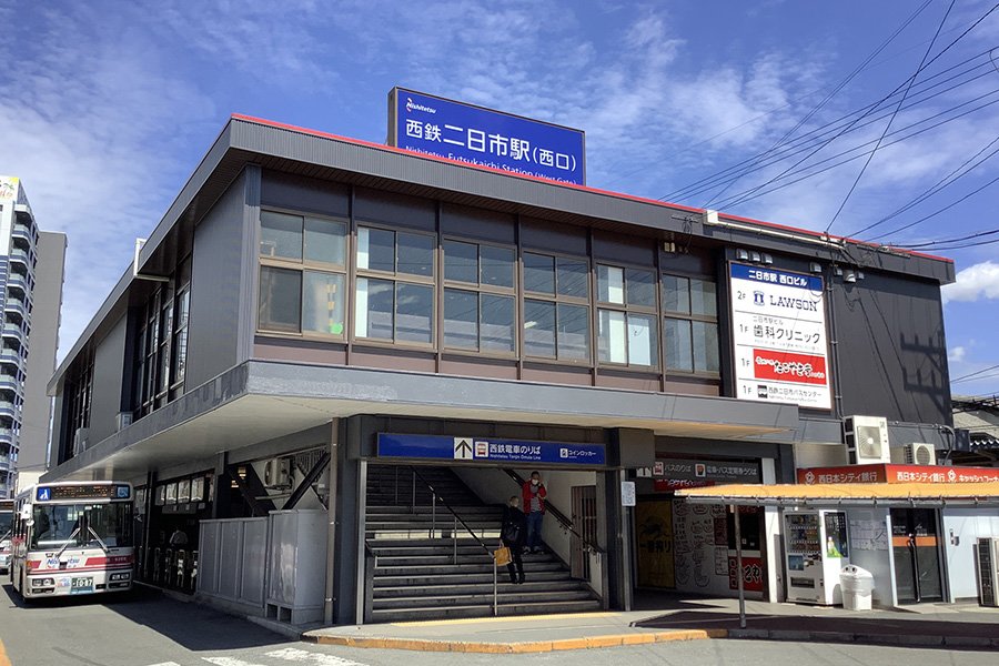 写真のトクダは西鉄二日市駅すぐ！